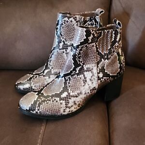 Blondo Elvina Waterproof Snake Skin Embossed Leather Ankle Boots 9.5